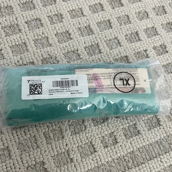 Elegant Green Women's Blouse - Picture 4 of 4